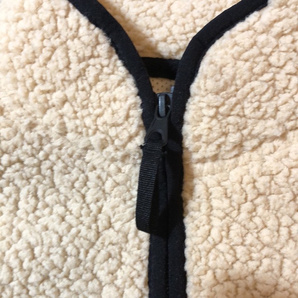 Old Navy Unisex Sherpa Zip Vest - Picture 17 of 17